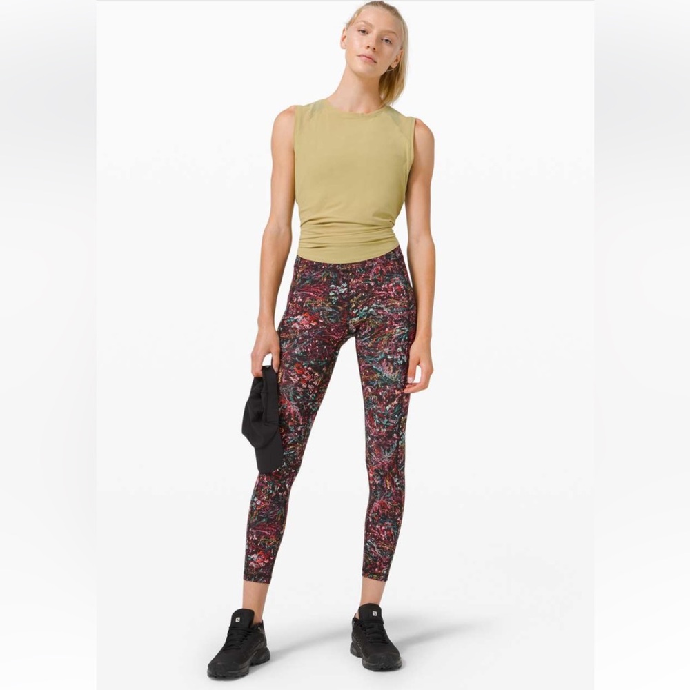 LULULEMON Athletica Invigorate High-Rise Tight 25"
Foliage Overlay Multi‎ Size 4